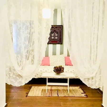 Apartmán Maison De Poupee - Behind Liston Square - Independent Entrance *